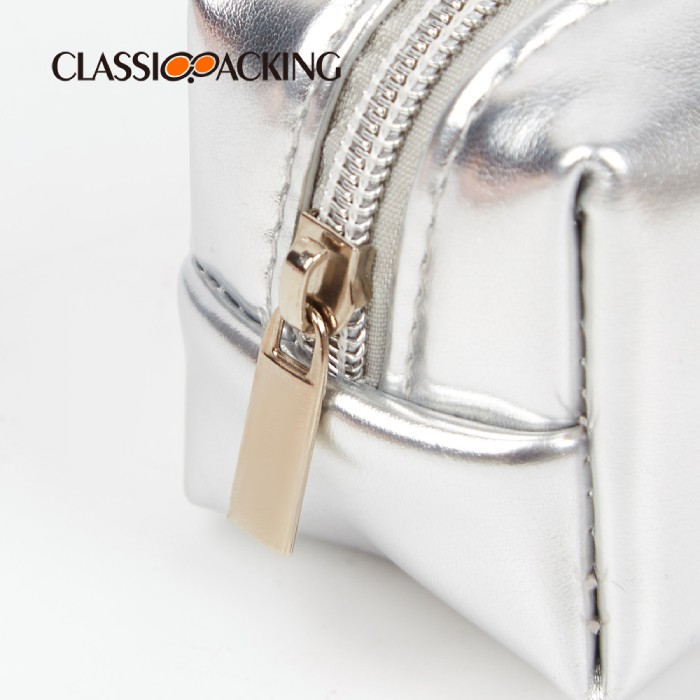 silver wash bag zipper detail